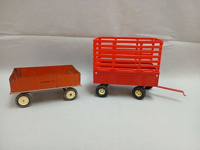 Allis- Chalmers, Ertl International Wagon. Includes 2- One Die Cast Allis - Chalmers wagon 
