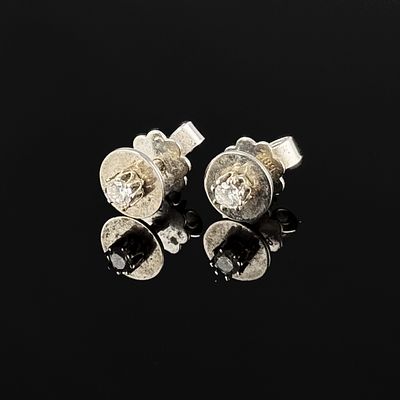 Small diamond stud earrings, 585/14k white gold (ear nuts hallmarked, tested), total weight 