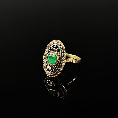 Antique ring, 585/14k yellow gold and 800 silver (tested), total weight 5.45g, centred emerald 