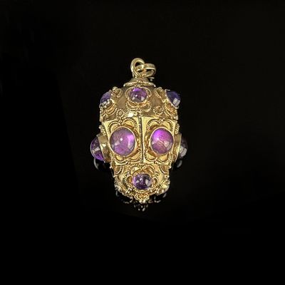 Fancy amethyst pendant, 750/18k yellow gold (hallmarked and tested), total weight 9.45g 