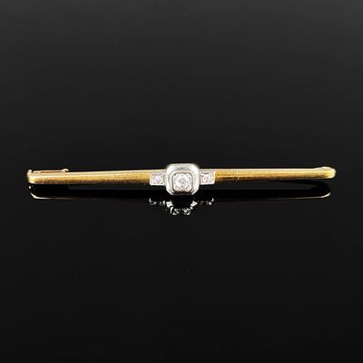 Diamond bar brooch, 585/14k white and yellow gold (hallmarked), total weight 3.88g, 0.08ct 