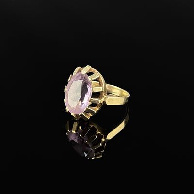 Amethyst ring, 585/14k yellow gold (hallmarked), total weight 5.19g, oval faceted amethyst in 