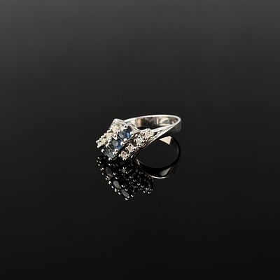 Sapphire diamond ring, 585/14k white gold (hallmarked), total weight 3.24g, set with a total of 