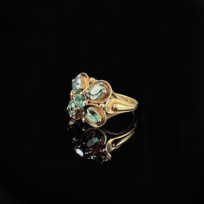 Ring, 585/14K Gelbgold (getestet), Gesamtgewicht 4,7g, Bl&uuml;tenform besetzt mit f&uuml;nf geschliffenen gr