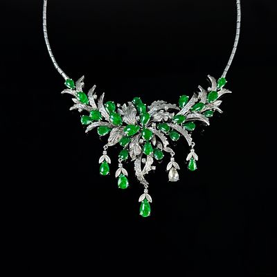 Jade Diamant Collier, 750/18K Wei&szlig;gold (punziert), Gesamtgewicht 28,19g, besetzt mit insgesamt 29 J