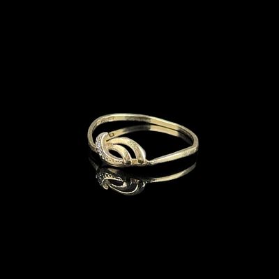 Feiner Ring, 750/18K Gelbgold (punziert), Gesamtgewicht 0,96g, mit kleinem Diamanten, Ringgr&ouml;&szlig;e 56,