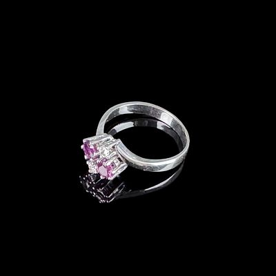Rubin Diamant Ring, 585/14K Wei&szlig;gold (punziert), Gesamtgewicht 3g, besetzt mit 2 Rubinen und 2 Diam