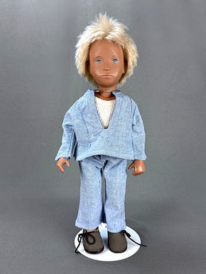 Puppenjunge, wohl Sasha Morgenthaler (1893-1975), bewegliche Glieder, H&ouml;he ca. 40cm. Puppenjunge 