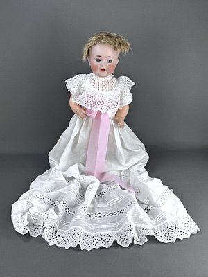Puppe, Kind, K&auml;mmer & Reinhardt, um 1900, Porzellan-Kurbelkopf mit blauen, beweglichen, schielenden