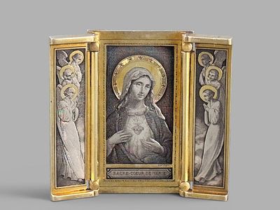 Reisealtar "Sacre Coeur de Marie", Silber vergoldet, rechts unten signiert WICKER, als Triptychon,. 