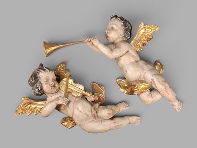 Paar Wandengel, mit Geige und Trompete, Holzskulpturen, vollrund geschnitzt und farbig gefasst und. 