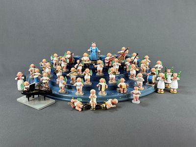 Engelsorchester auf Engelsberg mit 12 Kerzenhaltern, insgesamt 40 Gr&uuml;nhainichener Figuren, darunter