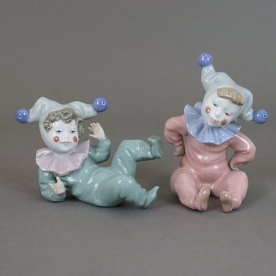 Two cute child figures as harlequins - Nao/Lladro, Spain, 2nd half 20th century, porcelain 