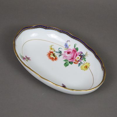Serving dish - Meissen, porcelain, "New Cut" shape, polychrome floral painting, cobalt blue rim 