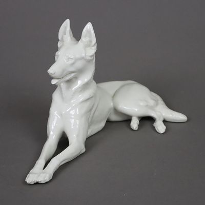 Lying German Shepherd - Nymphenburg, design: Theodor K&auml;rner 1914, white porcelain, glazed 