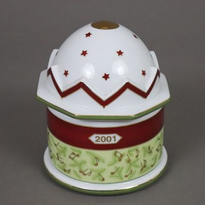 Lidded box with music box Christmas '2001" - Rosenthal, porcelain, polychrome decor, green 