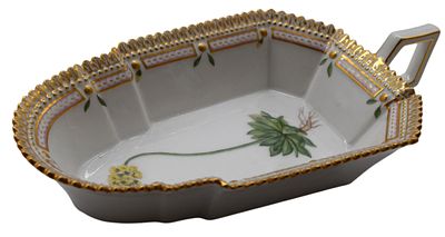 Sauciere. oval, gewellter Goldrand, ein Griff, Dekor Flora Danica, 21 x 13 cm, FM Royal Copenhagen