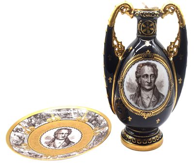 Vase und Teller. kobaltblau, mit Portrait von Beethoven, Teller breiter verzierter Goldrand mit 