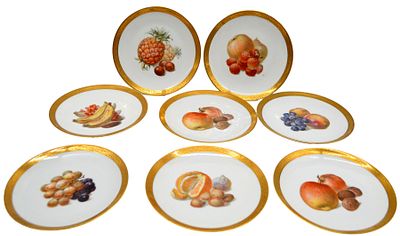 Acht Obstteller. breiter verzierter Goldrand, Spiegel mit buntem Obst verziert, Dm 19 cm, FM Thomas
