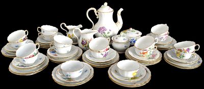 Kaffeeservice. f&uuml;r 18 Personen, 58 Teile, Kannendeckel an einer Stelle besch., drei kleine Chips 