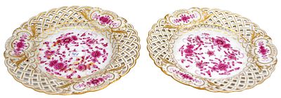 Zwei Geb&auml;ckteller. durchbrochen verzierter Rand, mit drei Medaillons, Rand und Spiegel mit 