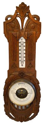 Thermometer/Barometer. Eiche, mit geschnitzten Jugendstilornamenten verziert, H 57 cm, B 18 cm 