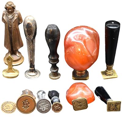 Konvolut sechs Petschaften. verschiedene Ausf&uuml;hrungen, Monogramme und Gr&ouml;&szlig;en