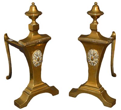 Zwei Kaminb&ouml;cke. Messing, mit Ornamenten verziert, H 28 x 21 cm, um 1900