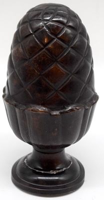 Pinienzapfen. Bronze, rest., H 16 cm