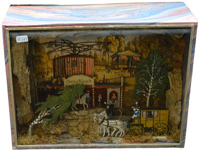Diorama. dreidimensionaler Schaukasten, Zirkus, im Vordergrund mit Postkutsche, H 23 cm, B 30 cm