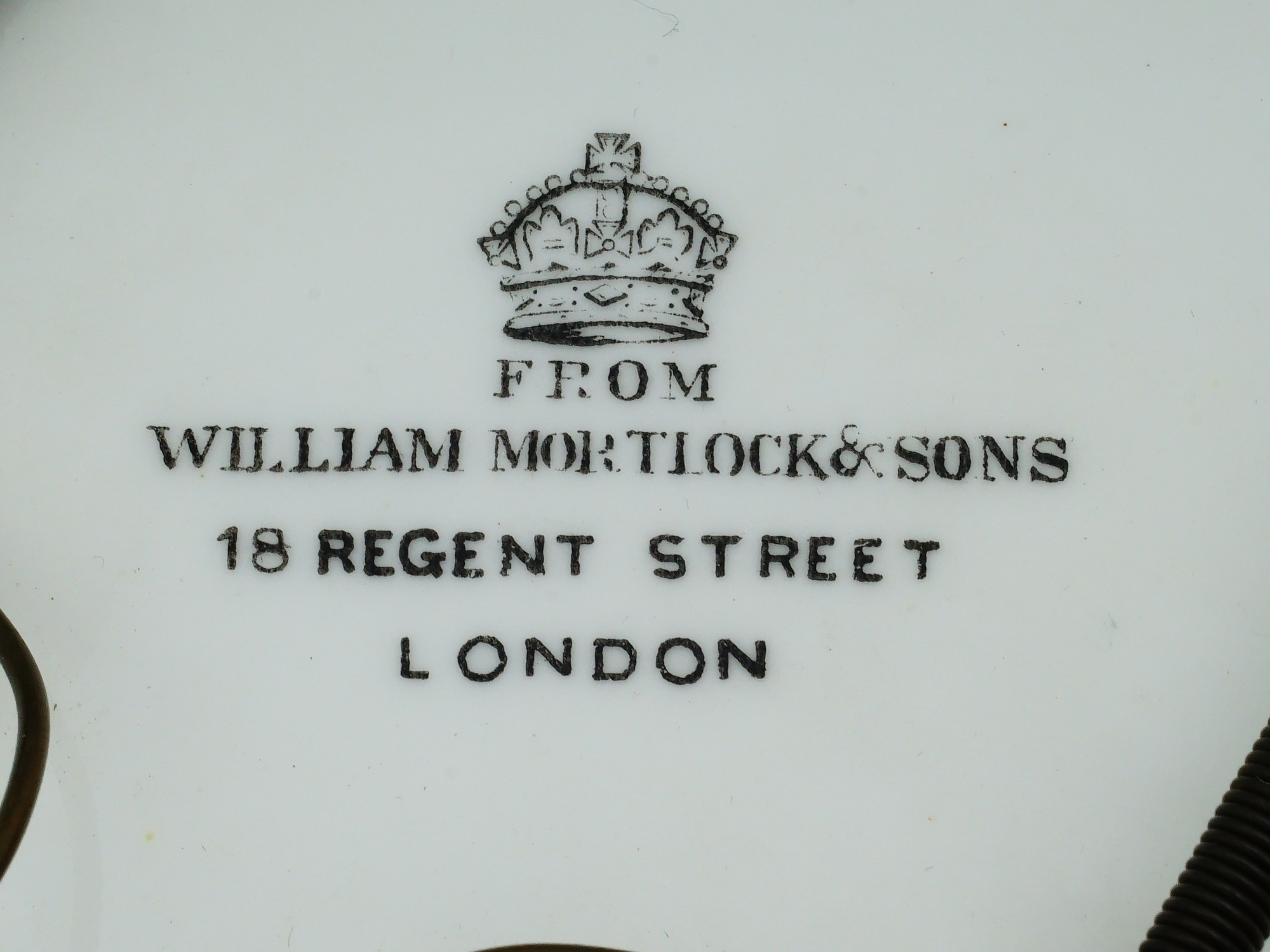 PAIR OF WILLIAM MORTLOCK PORCELAIN BIRD PLATES