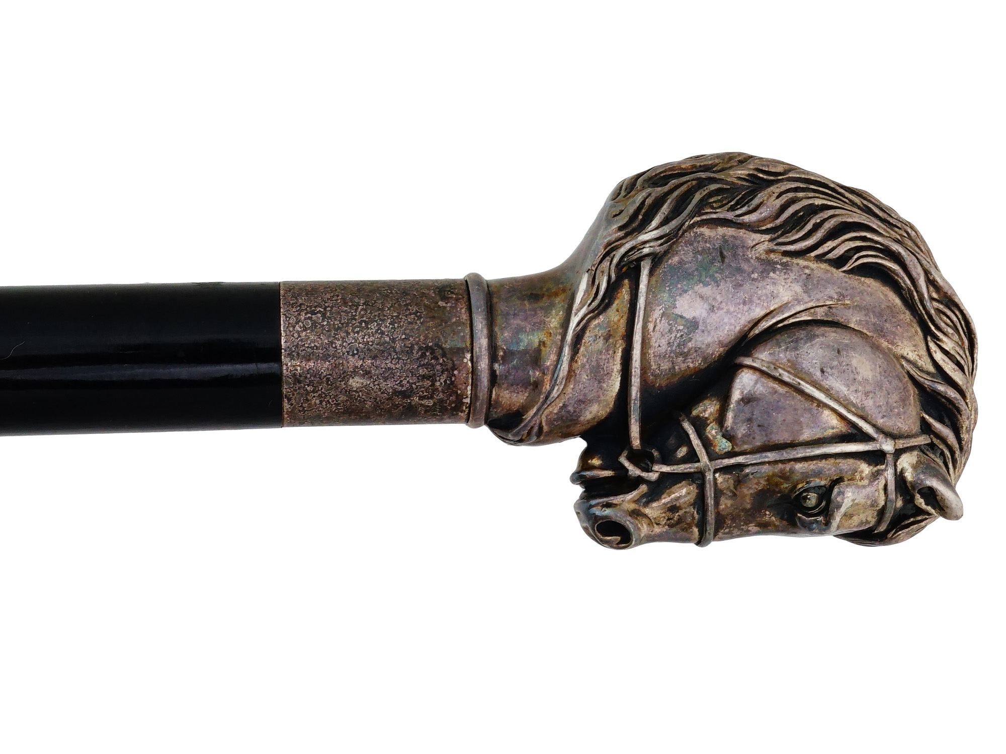 WALKING CANE WITH A STERLING SILVER HORSE HEAD HANDLE