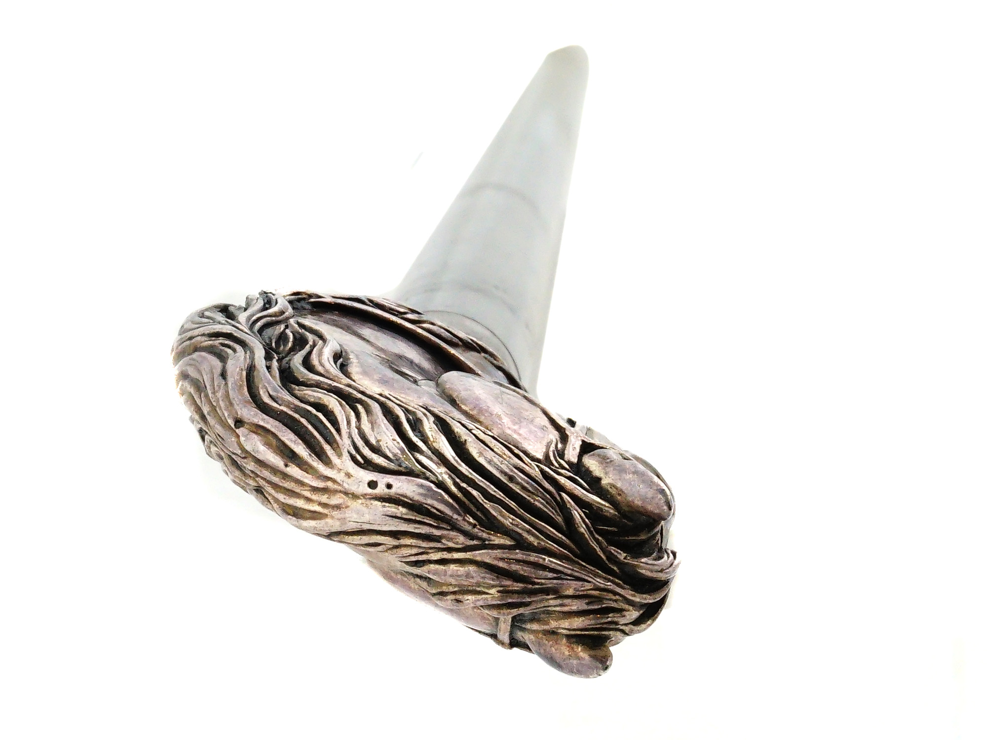 WALKING CANE WITH A STERLING SILVER HORSE HEAD HANDLE