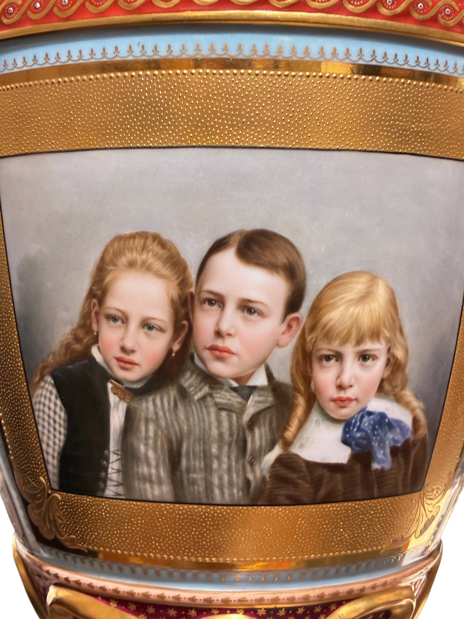 LARGE 19TH C. ROYAL VIENNA PORCELAIN PORTRAIT VASE URN