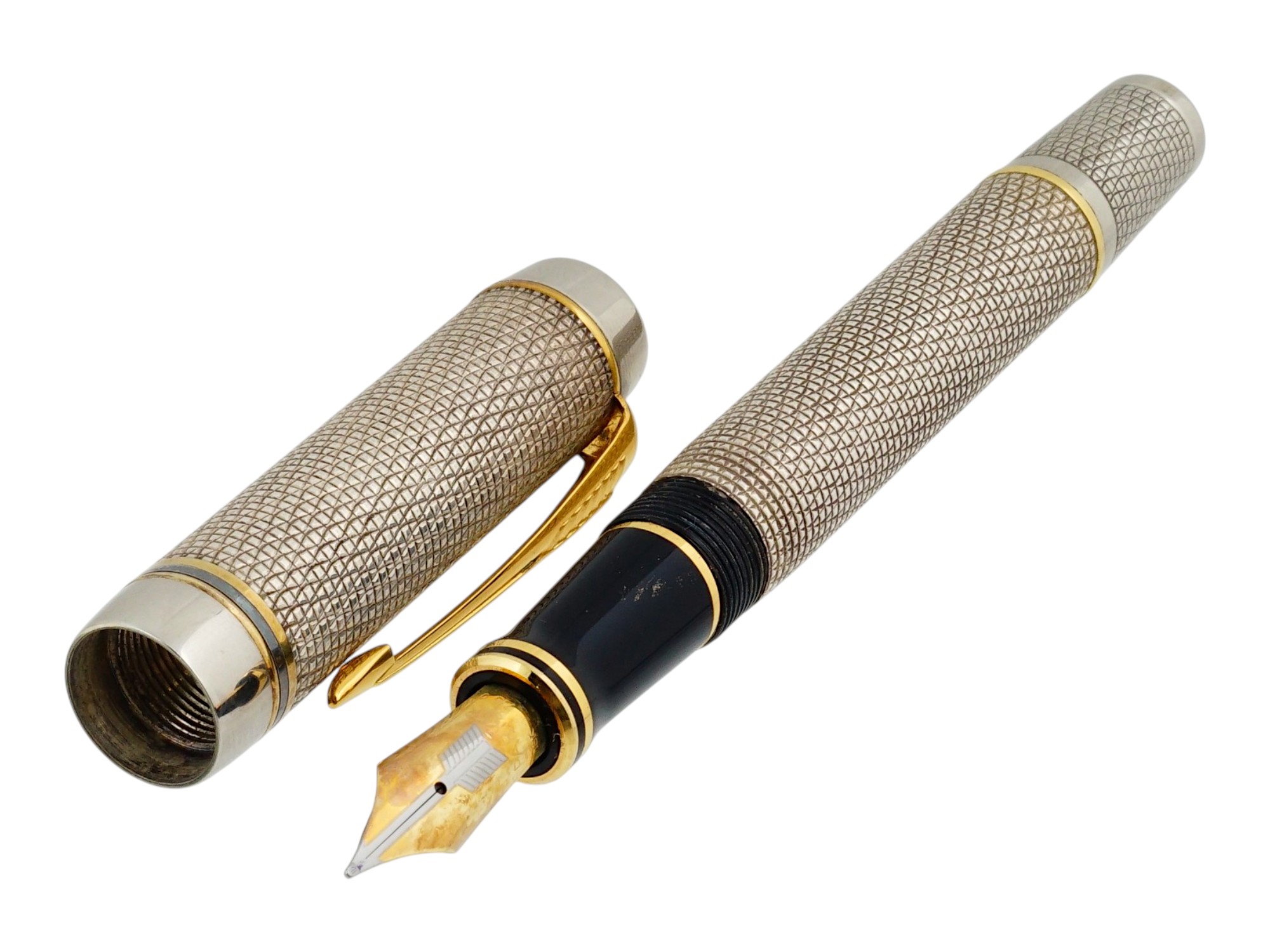 PARKER DUOFOLD SILVER PLATED CISELÉ PATTERN FOUNTAIN PEN