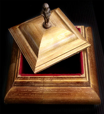 Rami Ronko - jewelry box. 23x23x22 cm