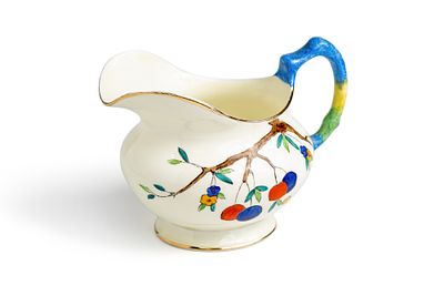 Молочник в стиле ар-деко с изображением ягод на дереве. Англия, Plant Tuscan, 1910-е гг. 