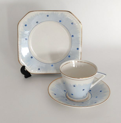 Чайное трио в стиле ар-деко. Англия: Palissy Ware, 1930-е гг. 
Фарфор, роспись, позолота. 
Марка 
