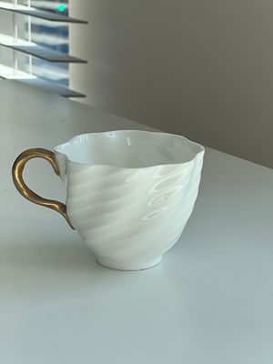 [без резерва] Антикварная чайная чашка. Англия, Coalport, 1883-1885 гг. 
Фарфор, позолота. 