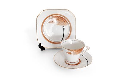 Чайное трио в стиле ар-деко. Англия: Palissy Ware, 1930-е гг. 
Фарфор, роспись, позолота. 
Марка 