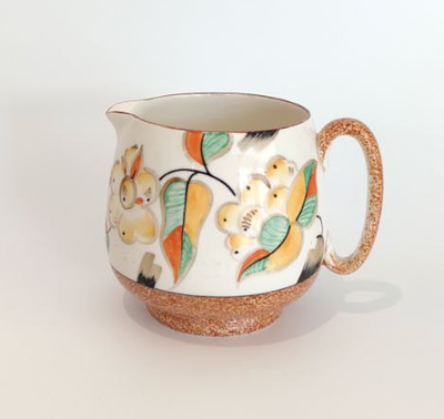 Молочник в стиле ар-деко. Англия: Crown Devon Fieldings, 1930-е гг. 
Фарфор, роспись. 
Марка 