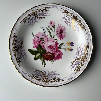 Коллекционная декоративная тарелка &laquo;Розы и фиалки&raquo;. Великобритания: Coalport, Compton &amp; 