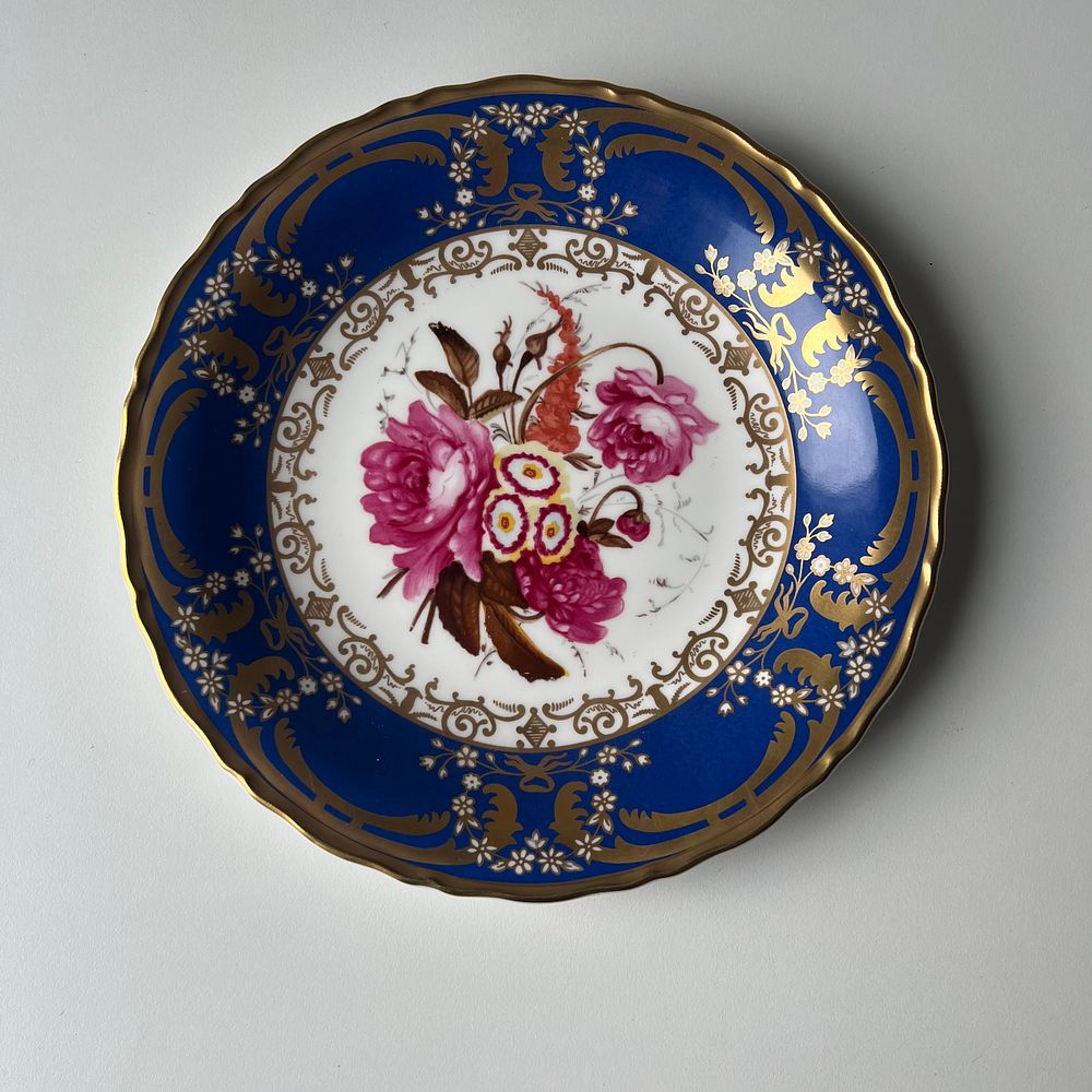 Коллекционная декоративная тарелка &laquo;Роза, первоцвет и пион&raquo;. Великобритания: Coalport, Compton 