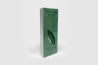 Полноразмерный флакон парфюмированной воды Green Tea от Elizabeth Arden. Франция, 2000–2010-е 