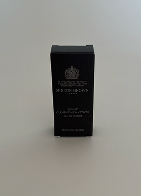 Миниатюрный пробник парфюмированной воды Sunlit Clementine & Vetiver от Molton Brown. Великобрита 