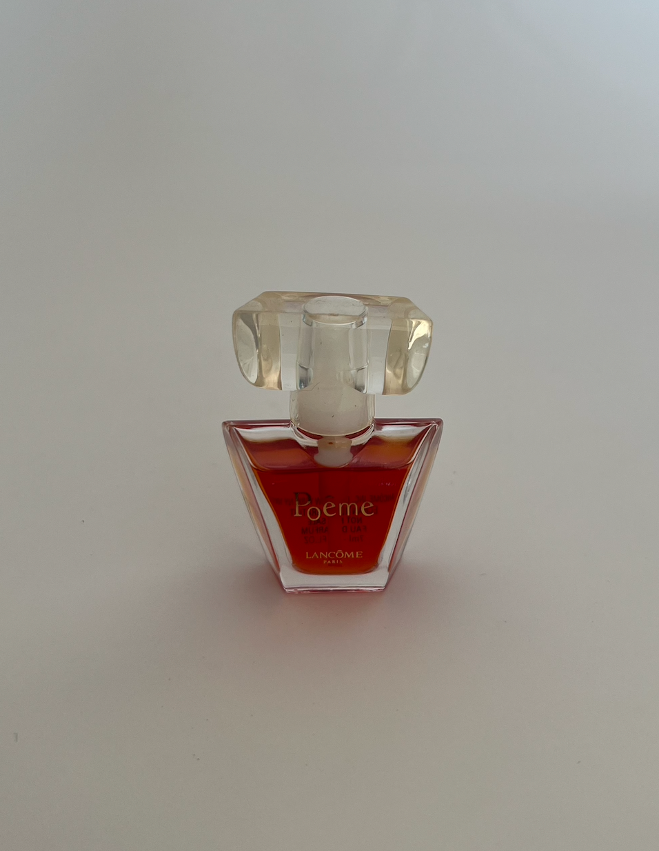 Миниатюра парфюмированной воды Po&ecirc;me от Lanc&ocirc;me. Франция, 1990-е гг. 
Объем: 7 мл. 
Высота 