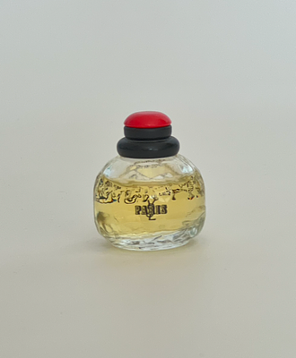 Миниатюра парфюмированной воды Paris от Yves Saint Laurent. Франция, 1980–1990-е гг. 
Объём: 7,5 