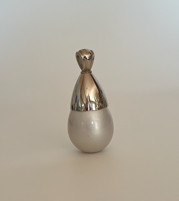 Миниатюра духов Initial от ювелирного дома Boucheron. Франция, вероятно 2000-е годы, вскоре 