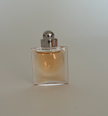 Миниатюра туалетной воды Azzura Azzaro. Франция, 2000-е гг. 
Объем 5 мл. 
Состояние очень 