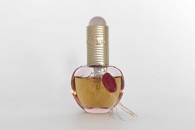 Полноразмерный флакон туалетной воды Xia Xiang от Revlon. США: [1990-е гг.] 
15 мл, остаток 